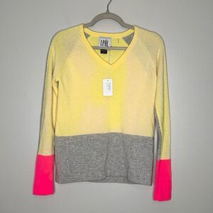 LEÁL V Neck Cashmere Sweater NWT